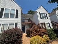 Building Photo - Charming 2 Bedroom Condo Located in York C...