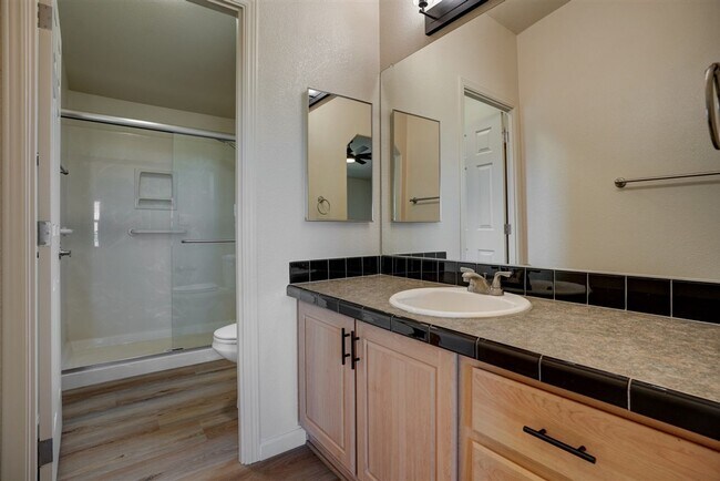 Building Photo - 3 Bedroom, 2 Bath Home with Views of Willo...