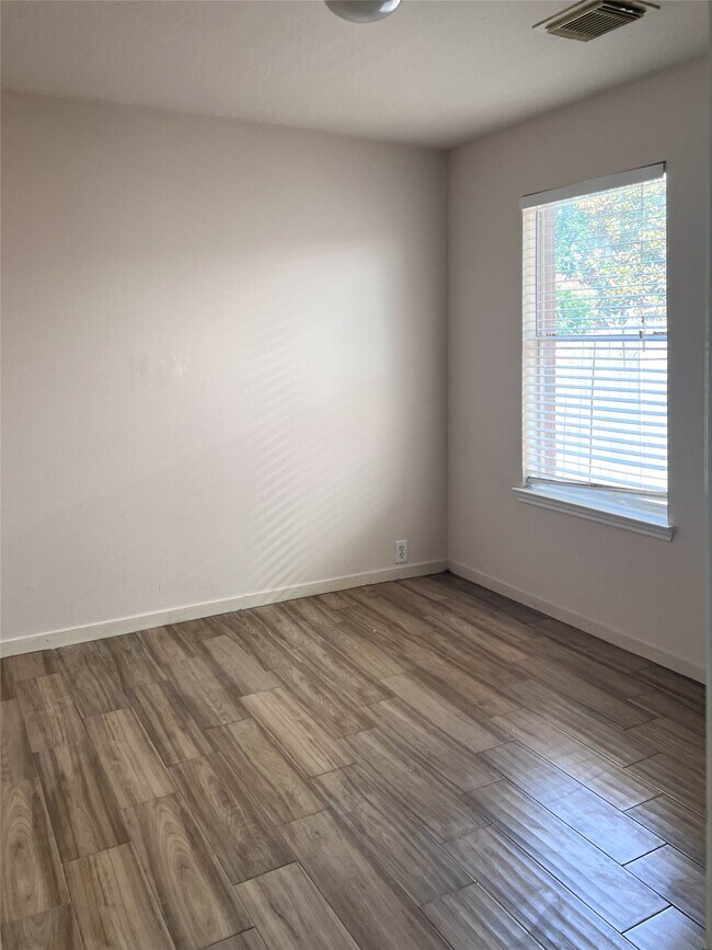 Building Photo - 659 Cypresswood Trce