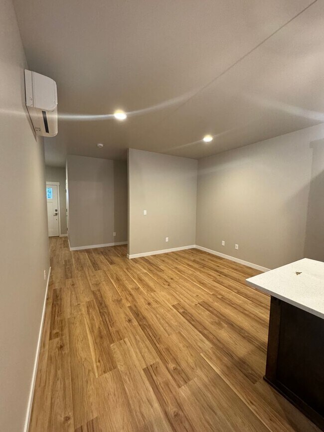 Building Photo - Duplex in Well Located SW Bend