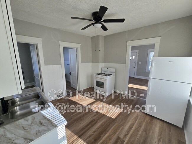 Building Photo - 2800 E 124th St