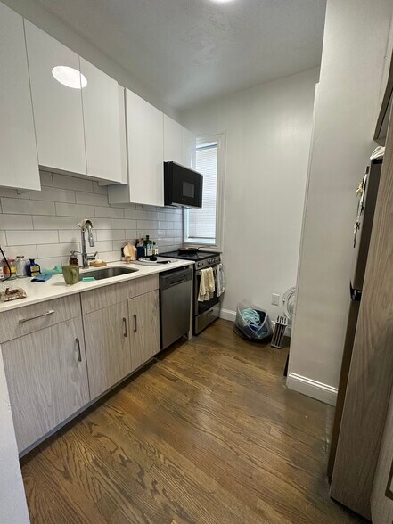 Building Photo - 65 Park Dr