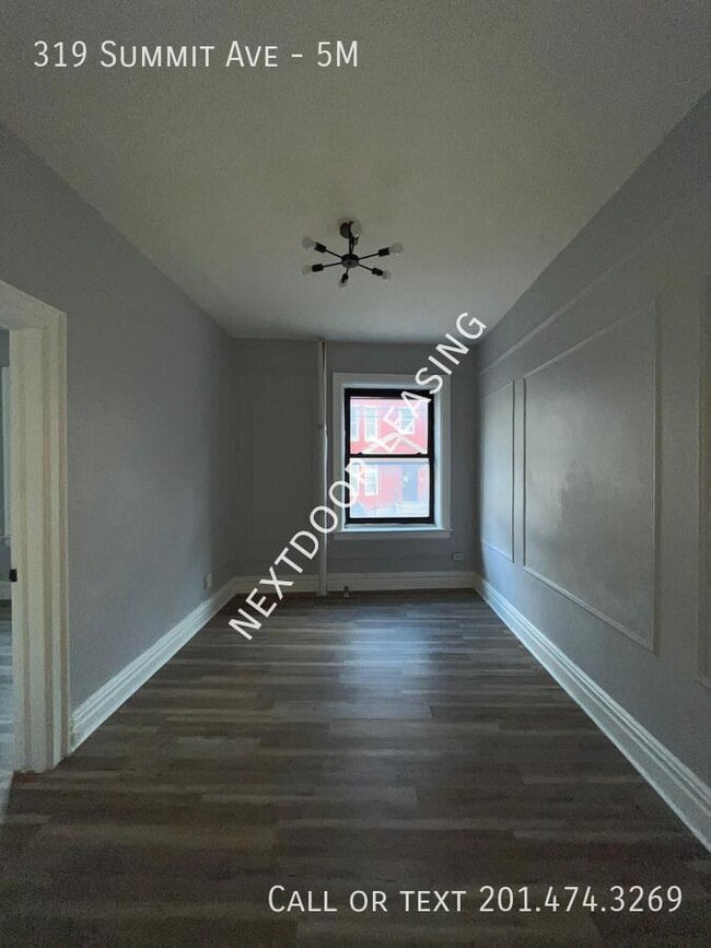 Building Photo - 319 Summit Ave