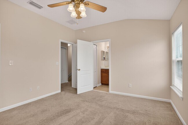 Building Photo - Beautiful Townhome in Biscayne Bay!