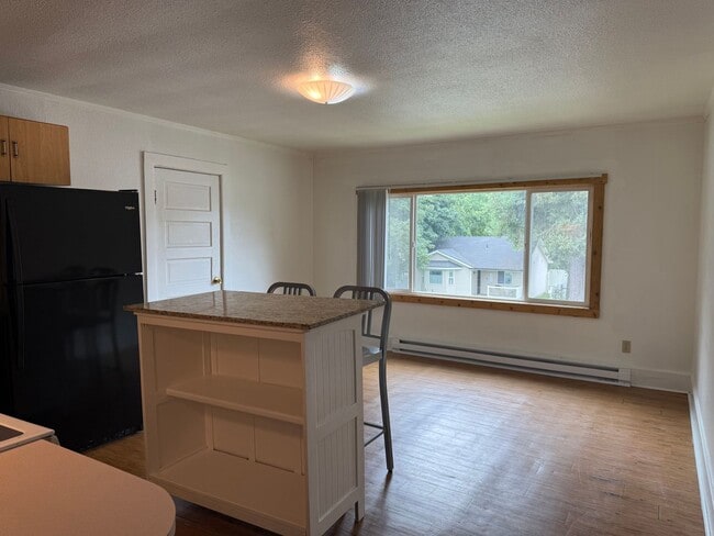 Building Photo - Apartment down town CDA
