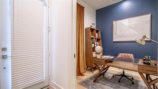 Building Photo - 694 W Main St