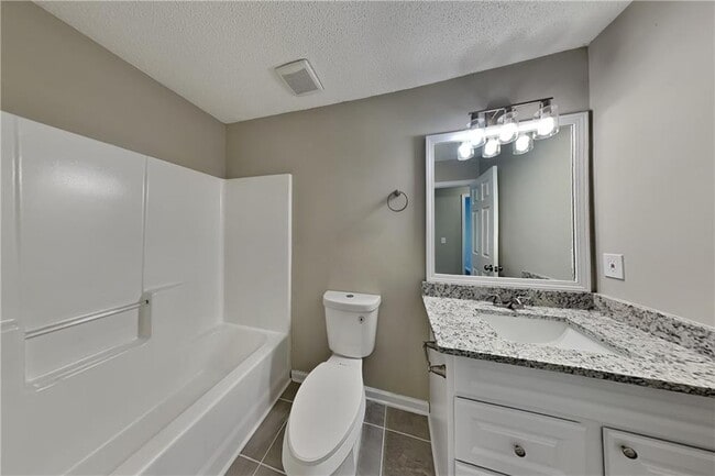 Building Photo - 1128 Grandview Cir