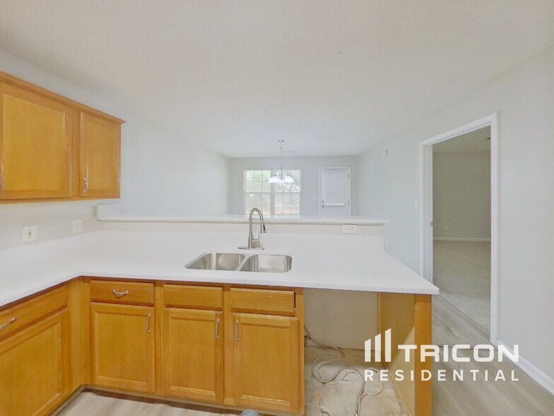 Building Photo - 2177 Red Oak Cir