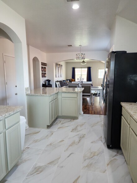 Kitchen - 4710 Montclair Hill Ln
