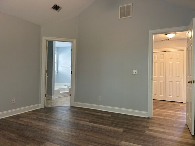 Building Photo - 268 Ceasar Pl