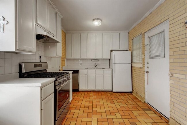 Building Photo - 1408 W 47th St