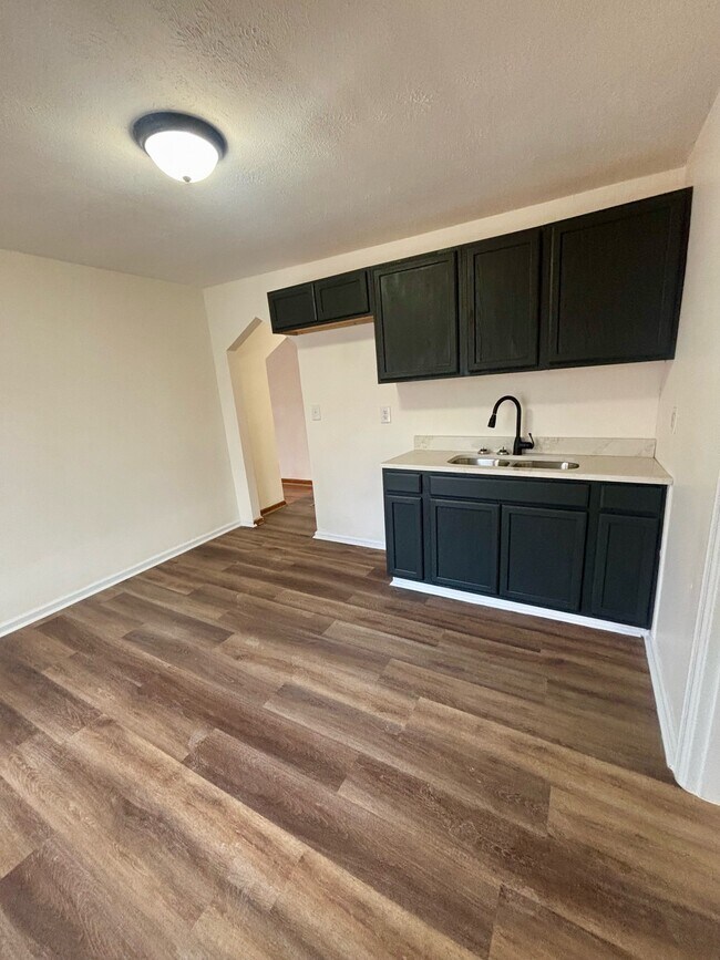 Building Photo - 1700 Sonne Ave