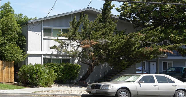 Building Photo - The Colonial