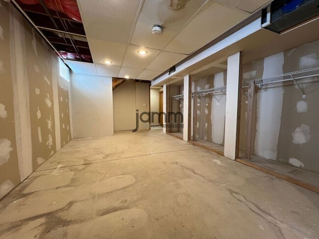 Building Photo - 3027 Brookdale Ave