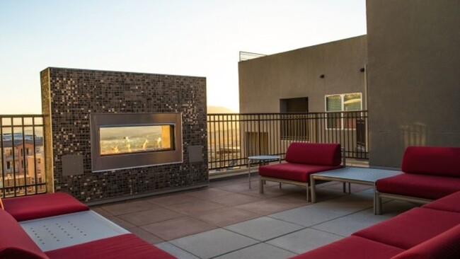 Building Photo - 150 W Castellano Dr