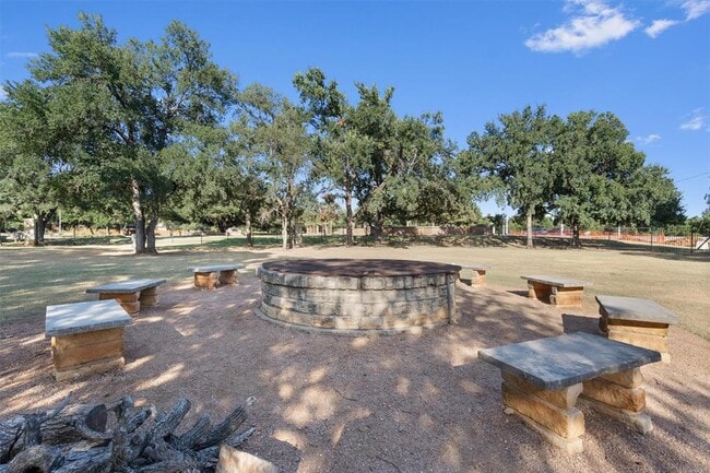 Building Photo - 3817 Newland Dr