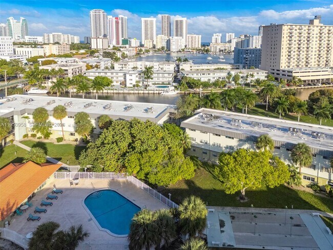 Building Photo - 300 Layne Blvd