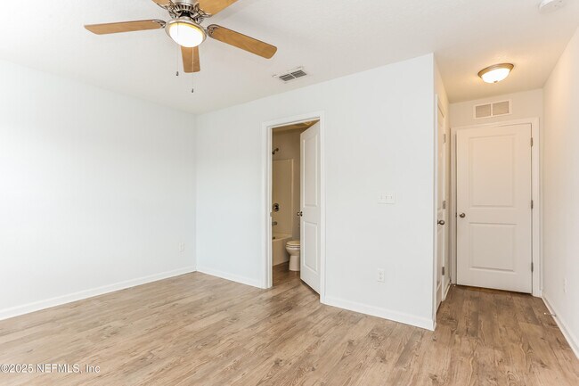 Building Photo - 557 Eiseman Wy