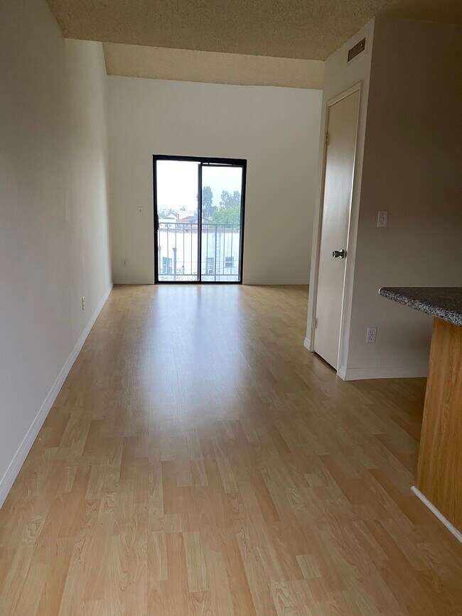 Building Photo - 4225 Del Mar Ave