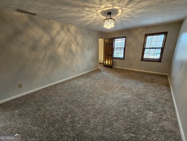 Building Photo - 5525 Wedgewood Ct SW