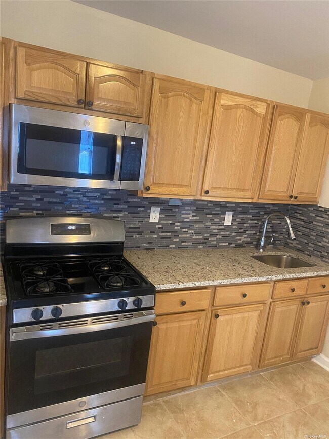 Building Photo - 454 S 7th Ave