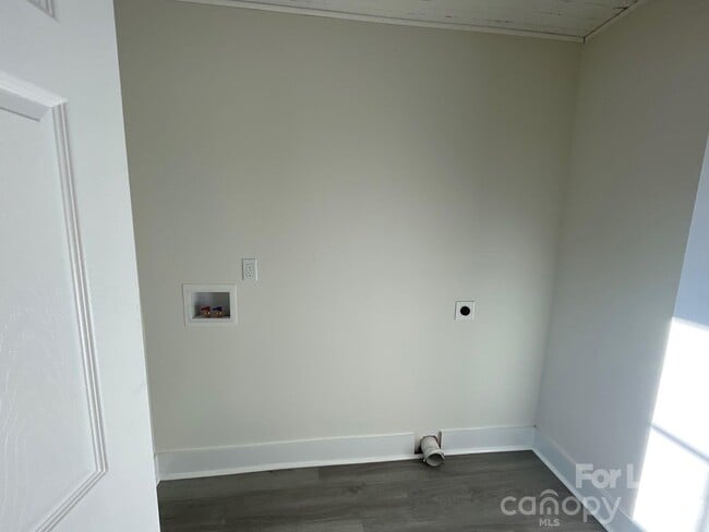 Building Photo - 649 Arch Dr