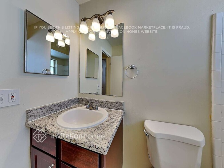 Building Photo - 609 Lakespur Ln