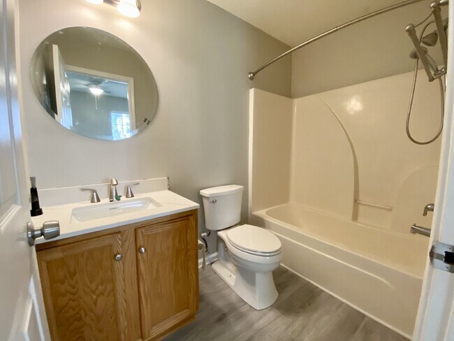 Building Photo - Three Bedroom, Townhome in The Farm!