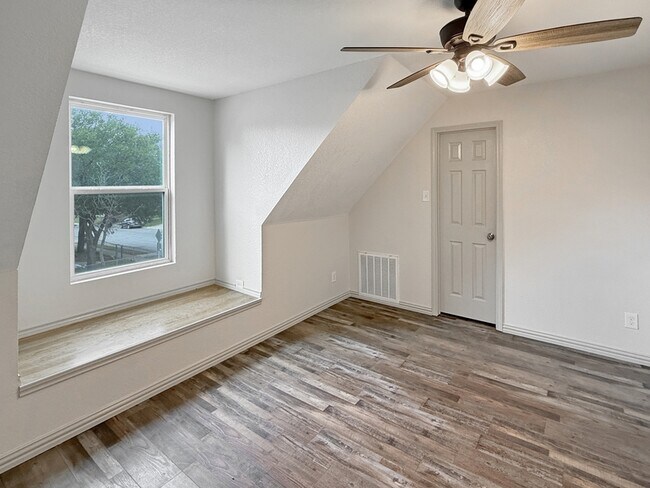 Building Photo - 2424 Mckinley Ave