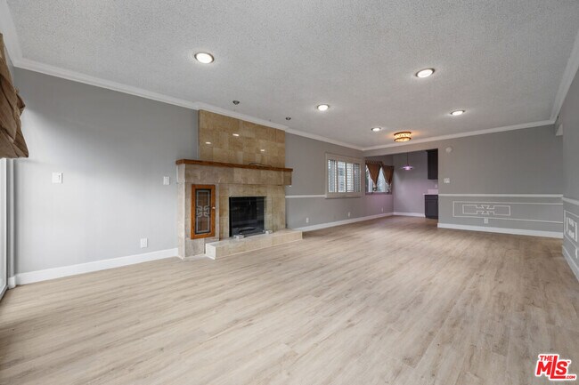 Building Photo - 3212 W 84th Pl