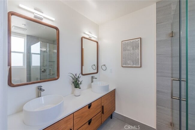 Building Photo - 712 Chestnut Ave