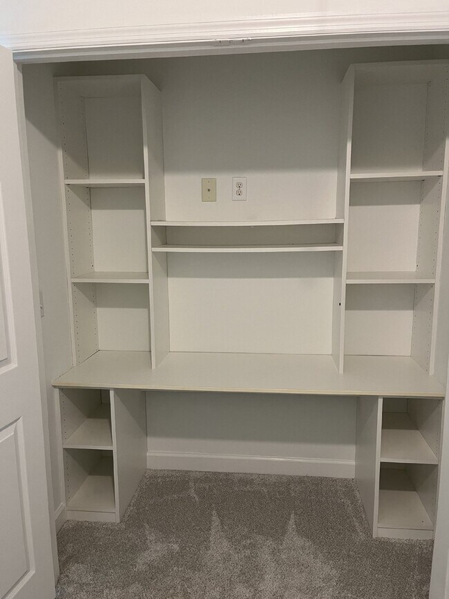 Building Photo - 1622 Brentwood Pointe