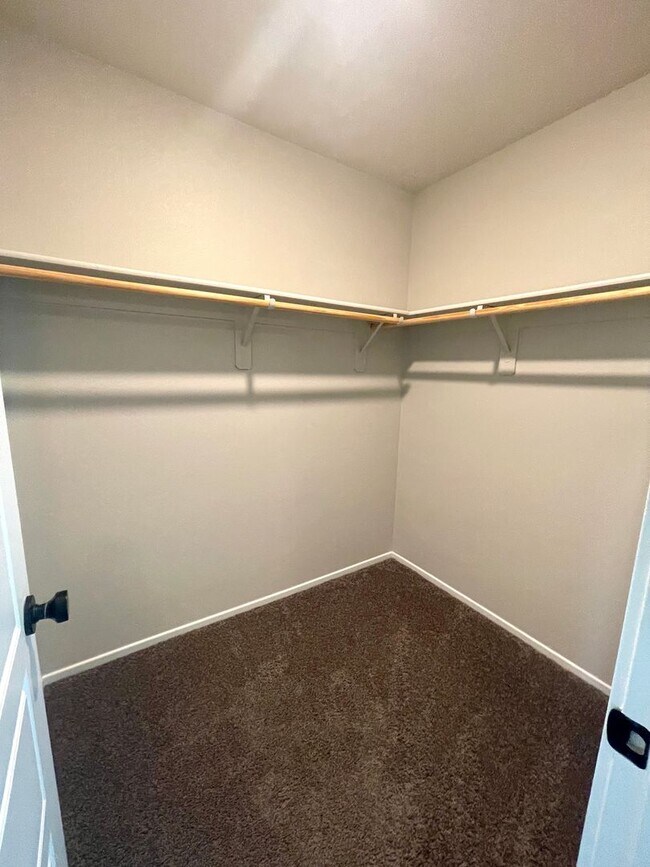 Building Photo - Beautiful Home in Valley Vista Available S...