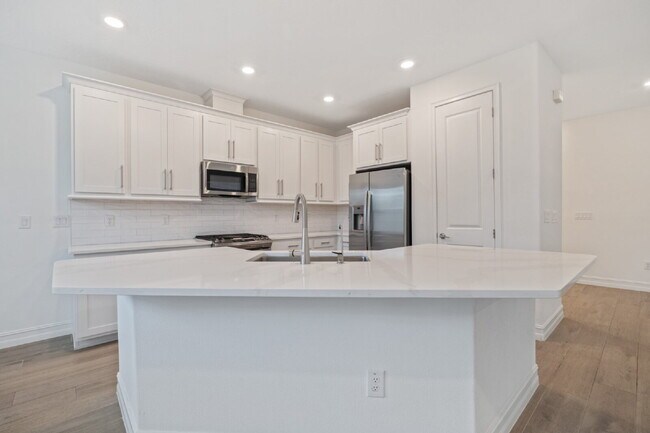 Building Photo - Estancia 3-Bed Retreat in Wesley Chapel wi...