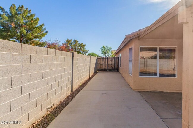 Building Photo - Absolutely Stunning Home in Peoria