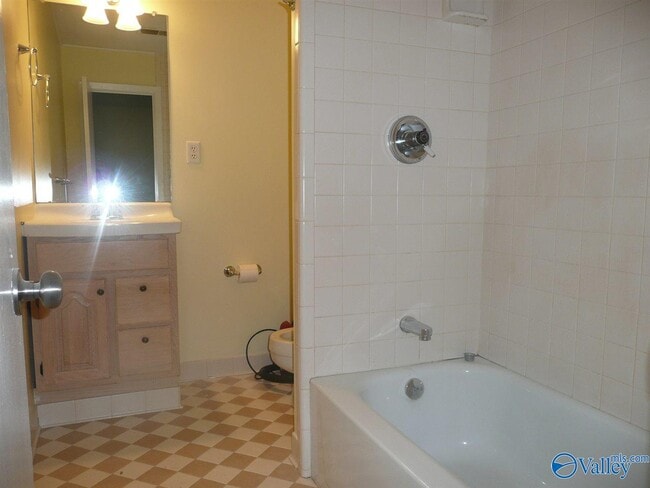 Building Photo - 511 Delaney Rd NW