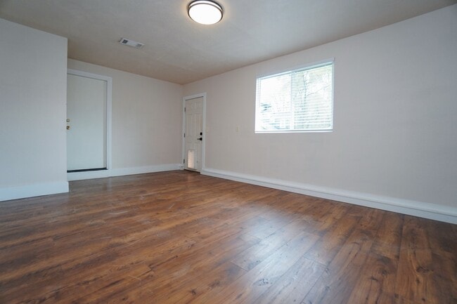 Building Photo - 2105 S Euclid Ln