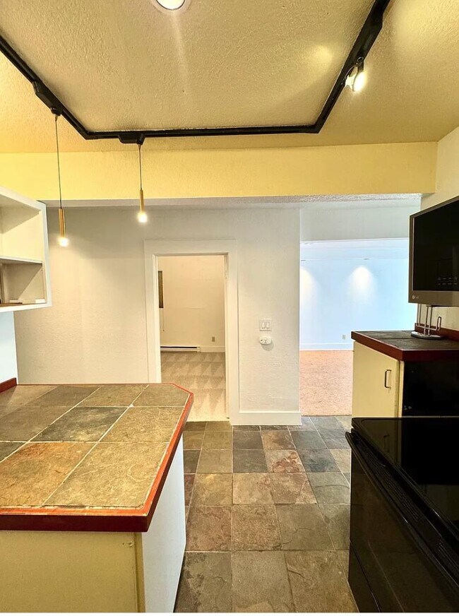 Building Photo - 1038 Lakeview Blvd E