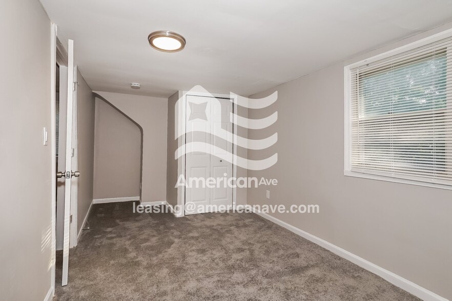 Building Photo - 3879 E 154th St