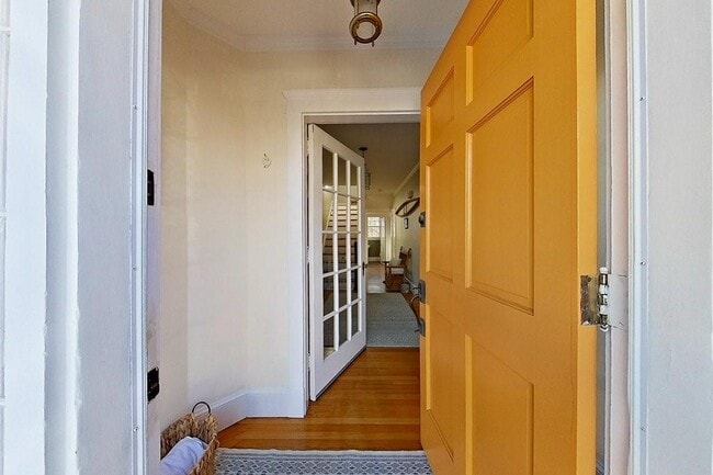 Building Photo - 27 Cranston Ave