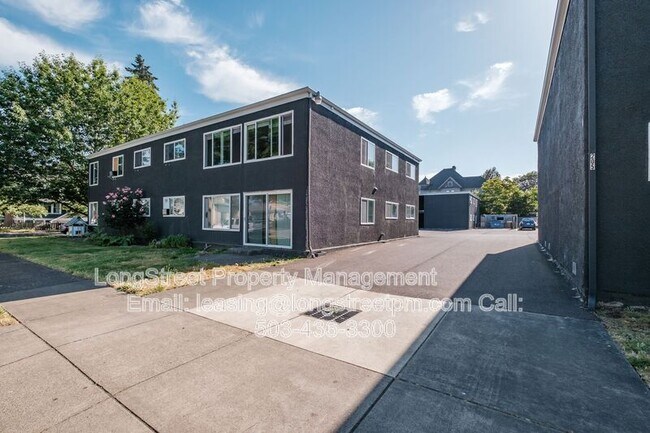 Building Photo - 205 6th Ave SE
