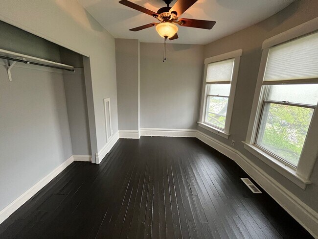 Building Photo - 991-993 Bryden Road