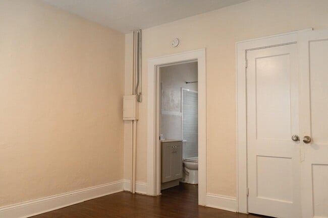 Building Photo - 515 N Monroe St