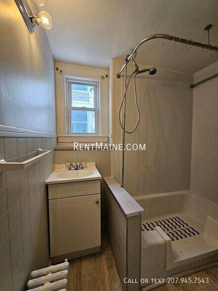 Building Photo - 45 Oxford St