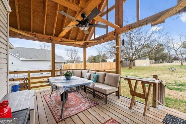 Building Photo - 22 Valley Creek Dr SW