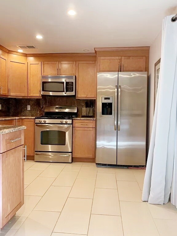 Kitchen - 295 W Wyoming Ave