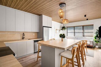 Building Photo - 1275 Marseille Dr