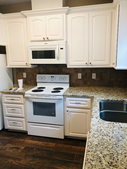 kitchen - 1630 Samples Rd