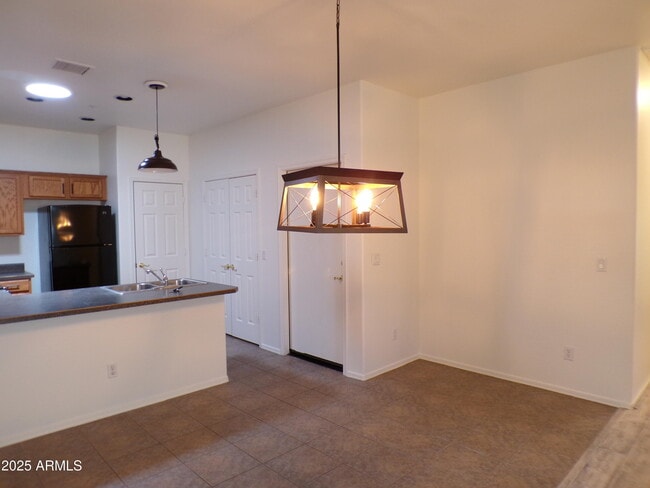 Building Photo - 1755 Oro Dr
