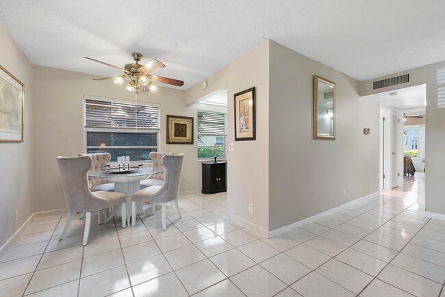 Building Photo - 157 Flanders C